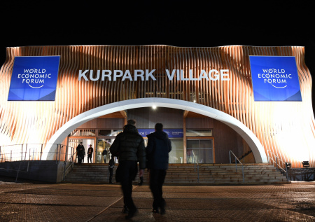 Действия Трампа встревожили участников экономического форума в Давосе