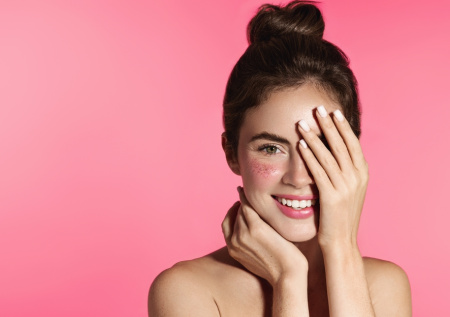 Нутрициолог назвала обязательные компоненты рациона для сияния кожи зимой