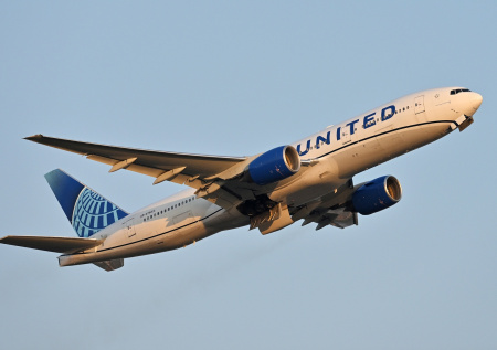 Больной раком сотрудник заставил авиакомпанию поплатиться за его увольнение