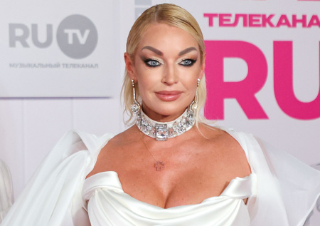 Разрыв с матерью и дочерью, операция, слова об СВО: как живет Волочкова