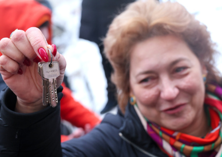 Вскрыли замки за 15 тысяч: Лурье вселилась в купленную у Долиной квартиру