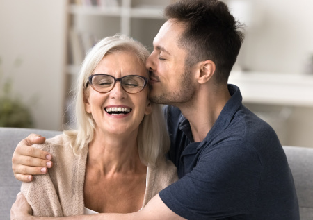 Россиянки высказались об отношениях с живущими с родителями мужчинами