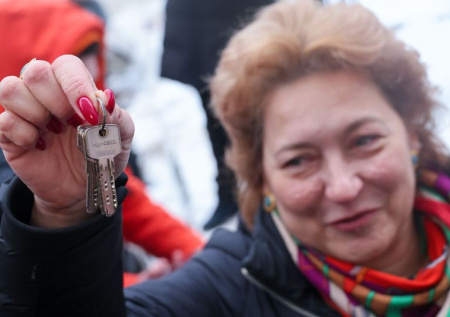 Адвокат Лурье потрясла ключами от бывшей квартиры Долиной и попала на видео