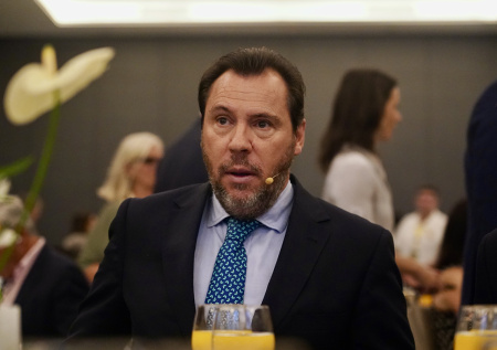 «Выглядит крайне странной»: глава Минтранса Испании о ЧП с поездами