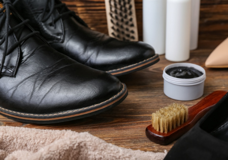 Зимняя битва за чистоту обуви: как спасти кожаные сапоги от солевых разводов без хлопот