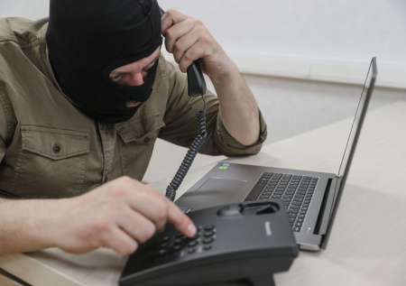 Пенсионер стал жертвой мошенников и потерял больше килограмма золота