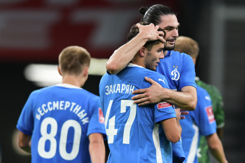 Игроки ФК «Динамо» Арсен Захарян и Саба Сазонов (справа)