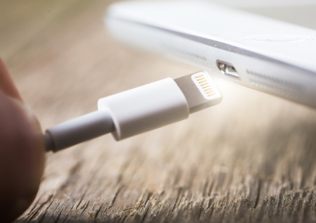 Пользователям Apple ответили, как избежать поломки техники при зарядке