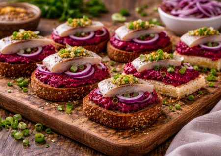 Бюджетка на миллион: свекла и селедка в этих бутербродах дает шикарный вкус — они всегда нарасхват