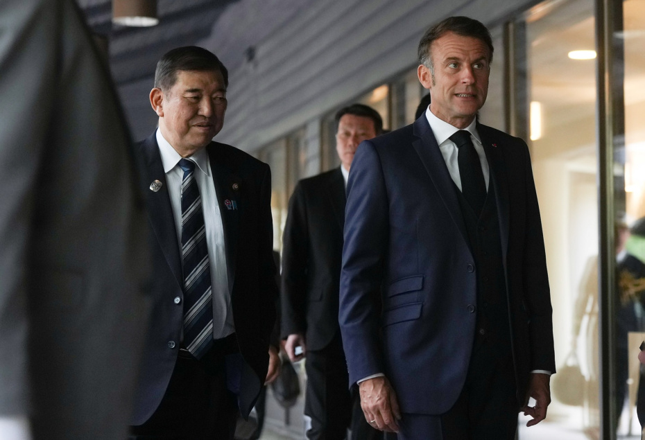 Президент Франции Эммануэль Макрон на заседании саммита G7