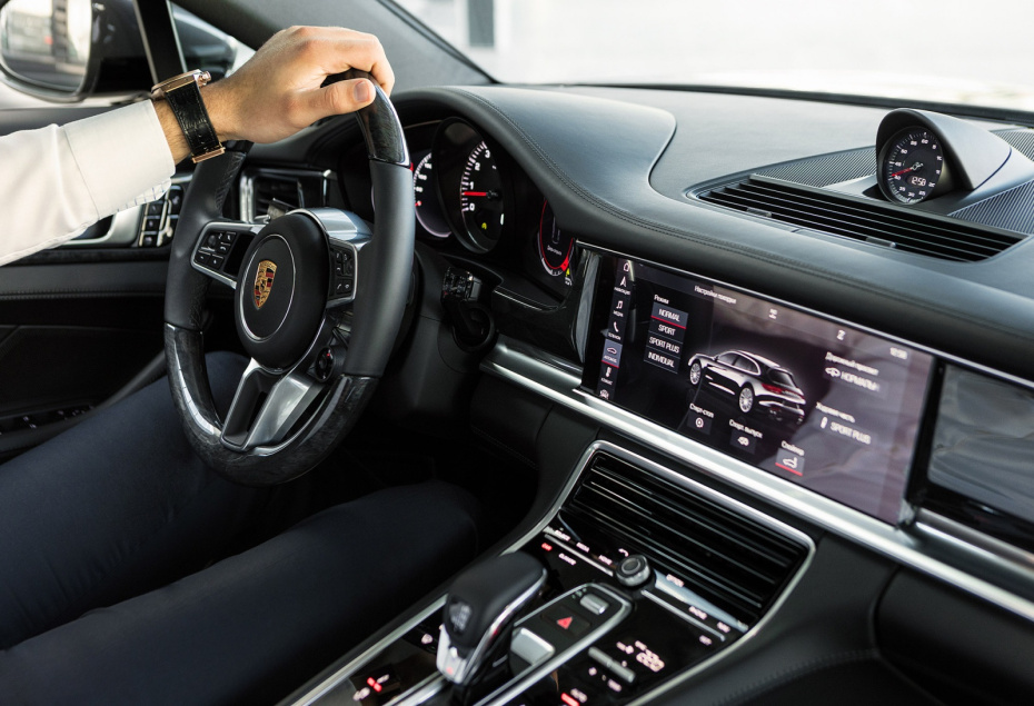 Салон Porsche Panamera, 2018 год