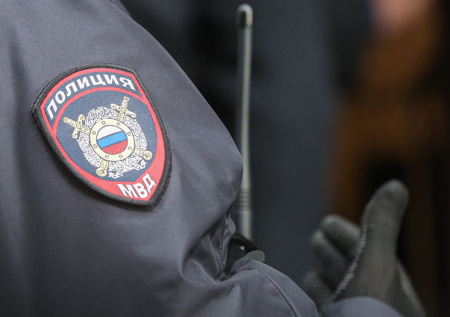 Прохожий набросился с кулаками на водителя скорой помощи