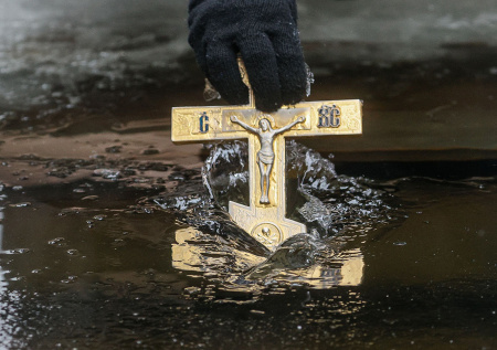 «Слышали его крики»: мужчина утонул в Волге во время крещенских купаний