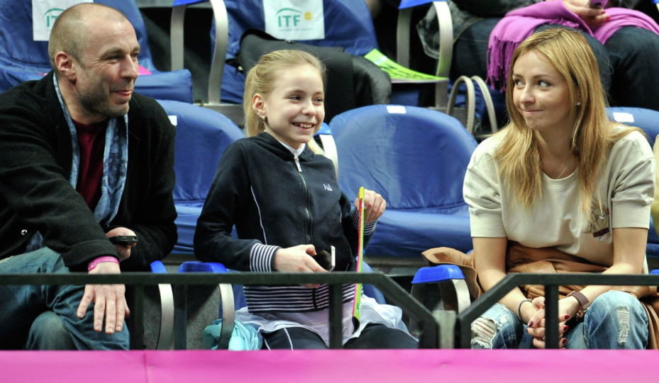 Фигурист Александр Жулин с дочерью Сашей и фигуристка Татьяна Навка, 2011 год