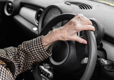 Водителей старше 65 лет предупредили о новых правилах медкомиссии