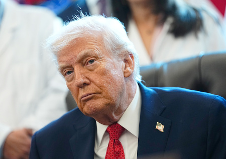 Трамп заявил, что Макрон никому не нужен