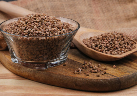 Гречневая вода для цветов: бюджетное удобрение, которое оживит растения после зимы