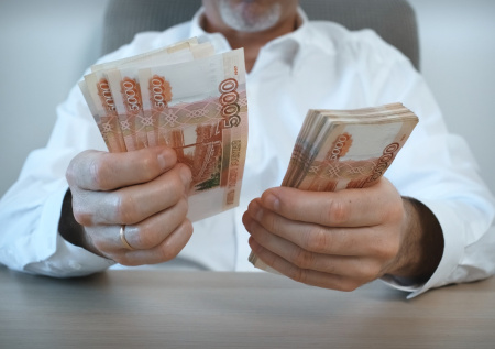 Ставки по вкладам упали ниже 15%: куда вложить деньги