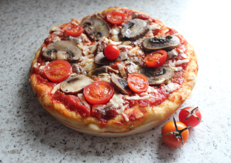 Палочка-выручалочка: готовим пиццу на кефире — быстрый рецепт