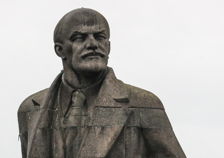 В Совфеде предложили вернуть имя Ленина культурным объектам