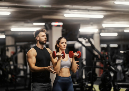 Глава сети фитнес-клубов дала советы, как не травмироваться в зале