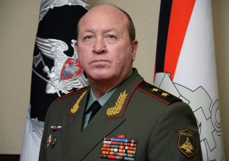 Главный инженер ВС России поздравил военных прямо с передовой