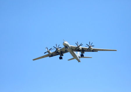 Ту-95МС совершили 11-часовой полет над нейтральными водами Японского моря