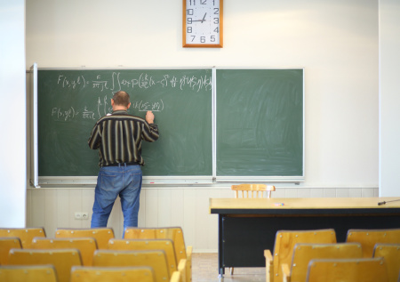 В Госдуме дали совет учителю из Псковской области с низкой зарплатой