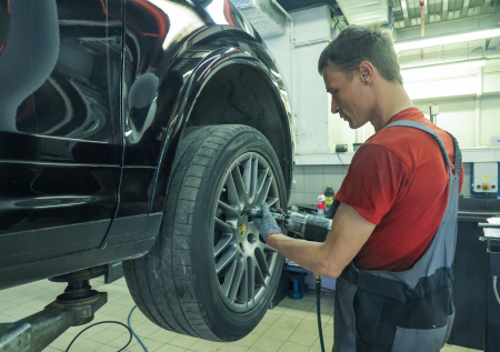 Автоэксперт рассказал, почему Porsche стали превращаться в «кирпичи»