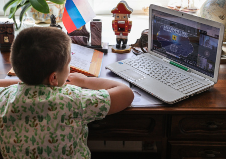 Свыше 50 школ перевели на дистант из-за морозов в российском городе