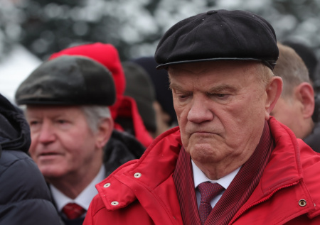 Зюганов посетил Мавзолей и почтил память Ленина