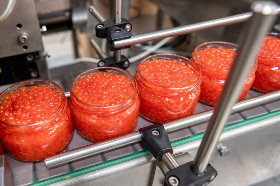 Из чего делают имитированную икру