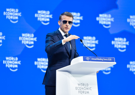 «Мир без правил»: Макрон в Давосе оценил существующие международные законы