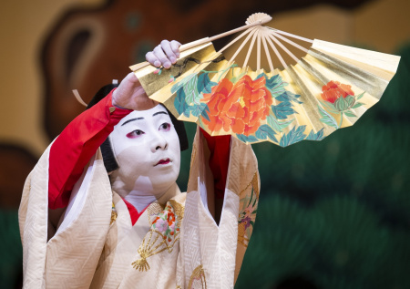 Ученик легендарного актера выбил ногой дверь в ресторане и забыл