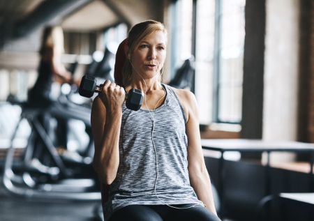 «ИИ справится лучше»: фитнес-эксперт о спортгаджетах и умных тренировках