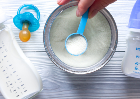 В Нидерландах четыре младенца отравились из-за детской смеси