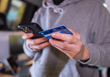 В Госдуме предложили обязать банки повторно идентифицировать клиентов