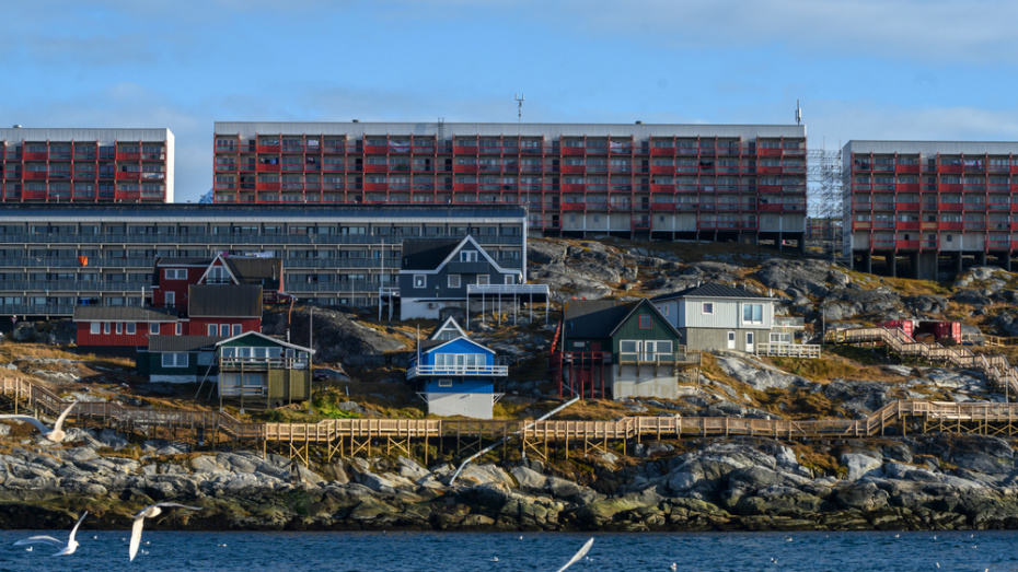 Дома на холме, Нуук, Сермерсоок, Гренландия