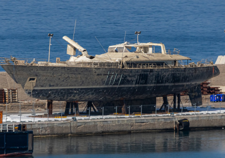 Построившая яхту Bayesian требует огромную сумму от вдовы Линча