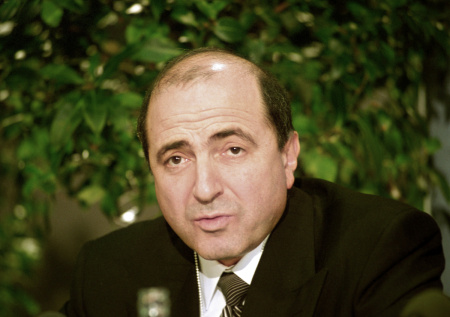 Серый кардинал или главный аферист России: кем был Борис Березовский