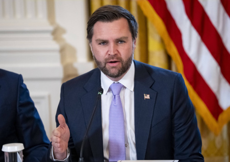 Вэнс назвал Гренландию ключевым звеном в нацбезопасности США