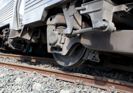 Четыре цистерны грузового поезда сошли с рельсов под Тулой