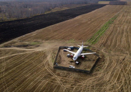 Озвучен размер ущерба самолету от посадки в поле в 2023 году