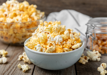 Гастроэнтеролог раскрыла, какой попкорн считается наиболее вредным