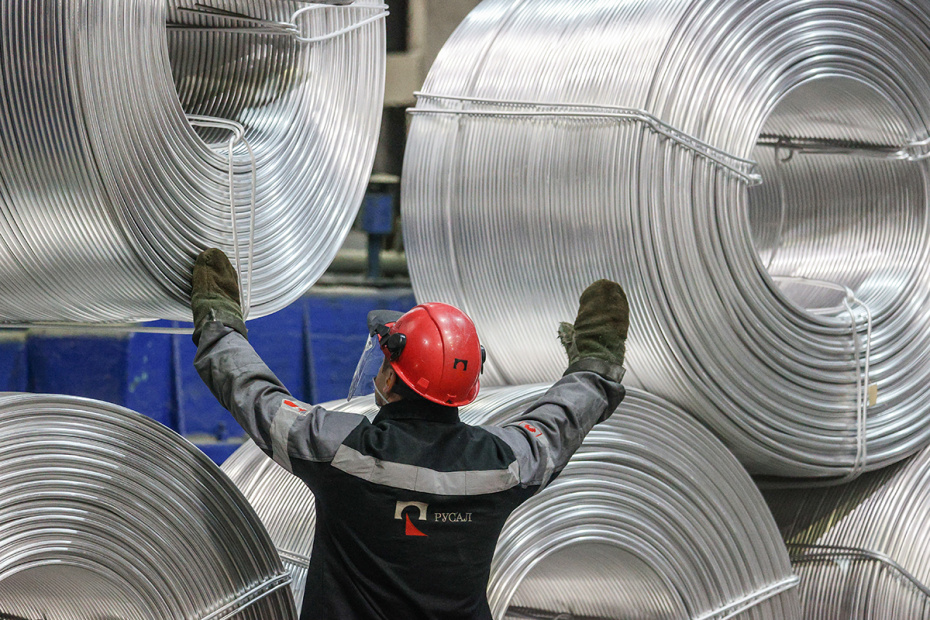 Продукция предприятия — катанка алюминия в цехе Иркутского алюминиевого завода в Шелехове. Завод является одним из крупнейших и старейших алюминиевых заводов в Восточной Сибири и в России. Входит в состав объединенной компании «РУСАЛ»