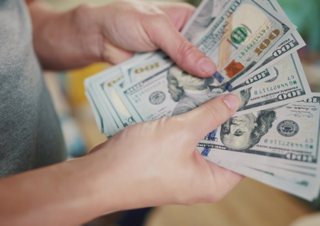 Экономист спрогнозировал курс доллара на конец зимы