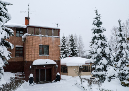 Деревенские соседи Долиной объяснили, почему им неинтересна артистка
