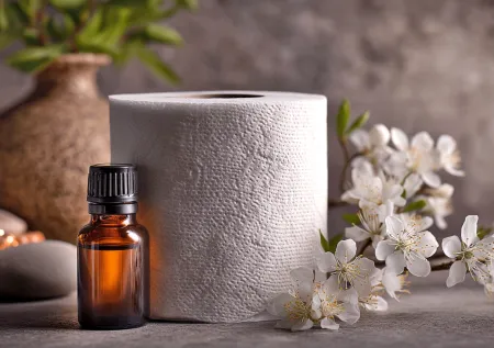 Свежий туалет без химии: волшебный трюк с туалетной бумагой и эфирным маслом