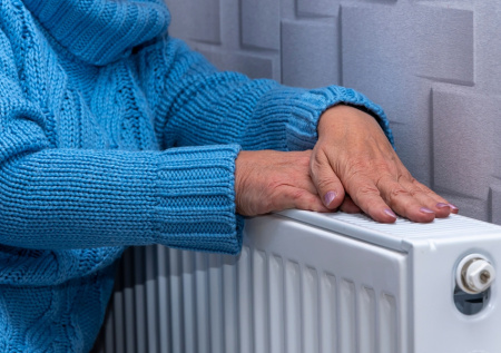 Политолог сообщил, почему украинцам предложили греться фаллоимитаторами