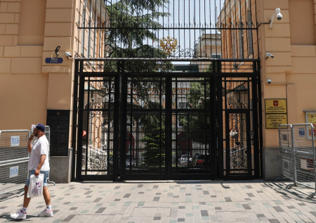 Российские дипломаты пообещали помочь семье погибшего в Турции пловца